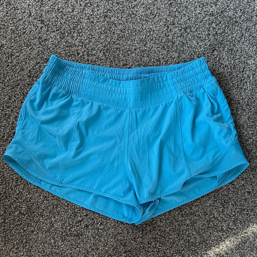 Lululemon Hotty Hot 2.5” shorts